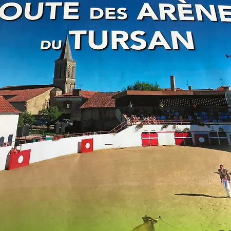 Corail Cuisine Et Sdb Partagees * Saint-Sever (Landes)
